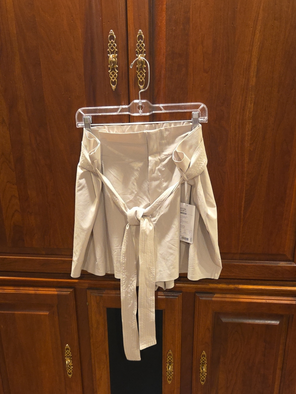 Athleta Women's Cream Waist-Tie Shorts